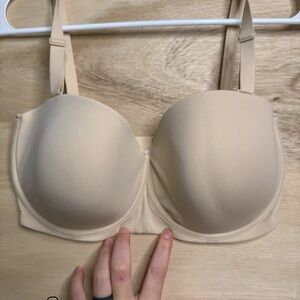 Women's Strapless Bra in Beige skims